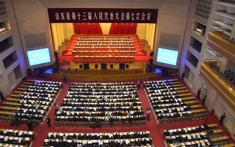 山東省十三屆人大七次會議開幕。 張代生攝