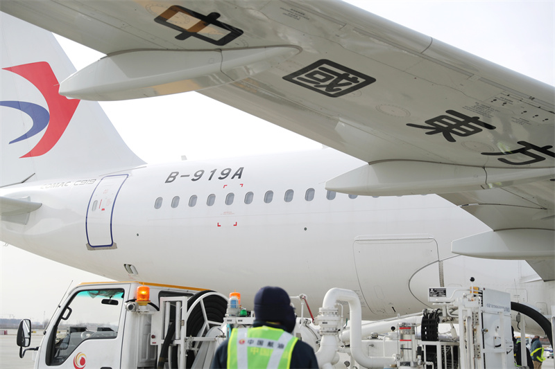 1月15日，全球首架C919國產大飛機抵達青島膠東國際機場進行驗證飛行。張進剛攝