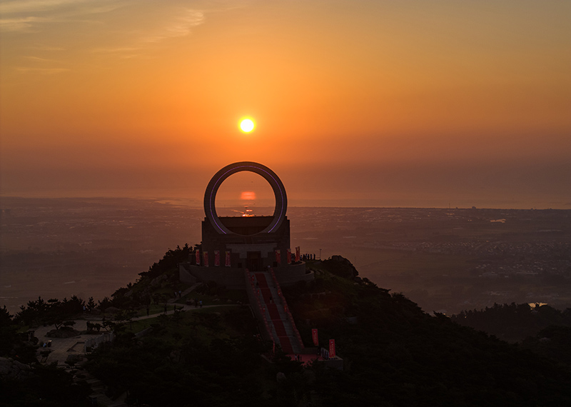 山東日照天臺山日出。朱曉東攝