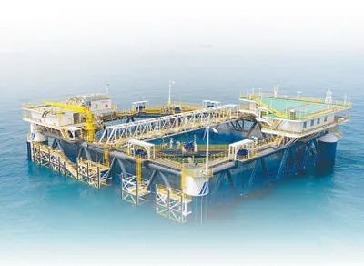 位于長島南隍城國家級海洋牧場示范區的經海005號大型深遠海智能網箱平臺。李鵬 攝