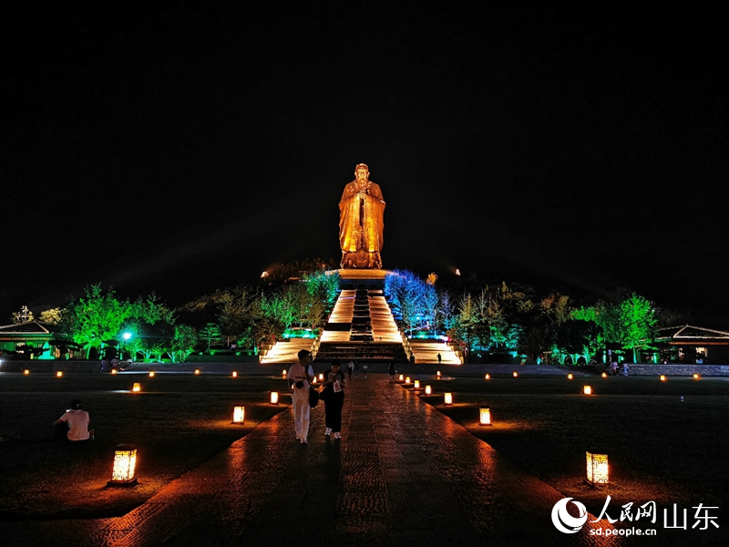 尼山圣境夜景。人民網記者 栗翹楚攝