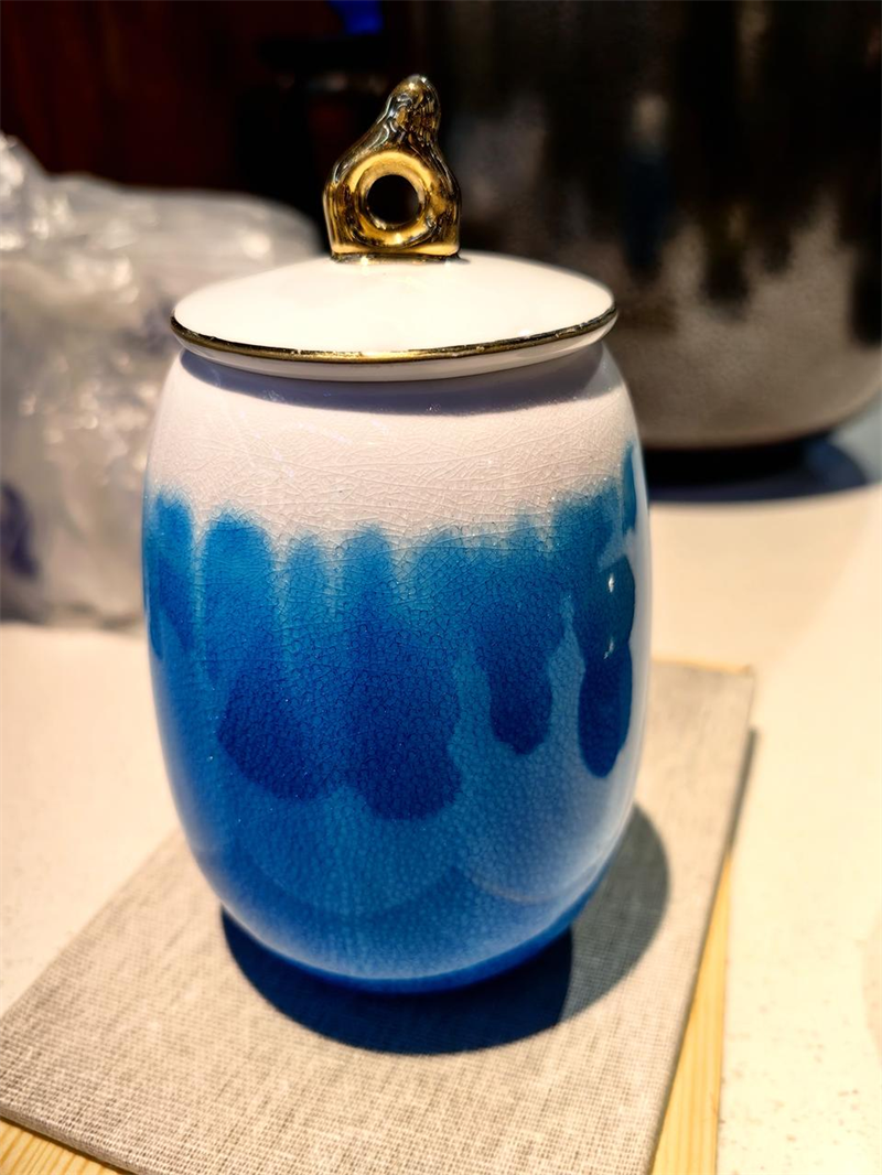 淄博窯現代創燒品種“魚子藍釉”