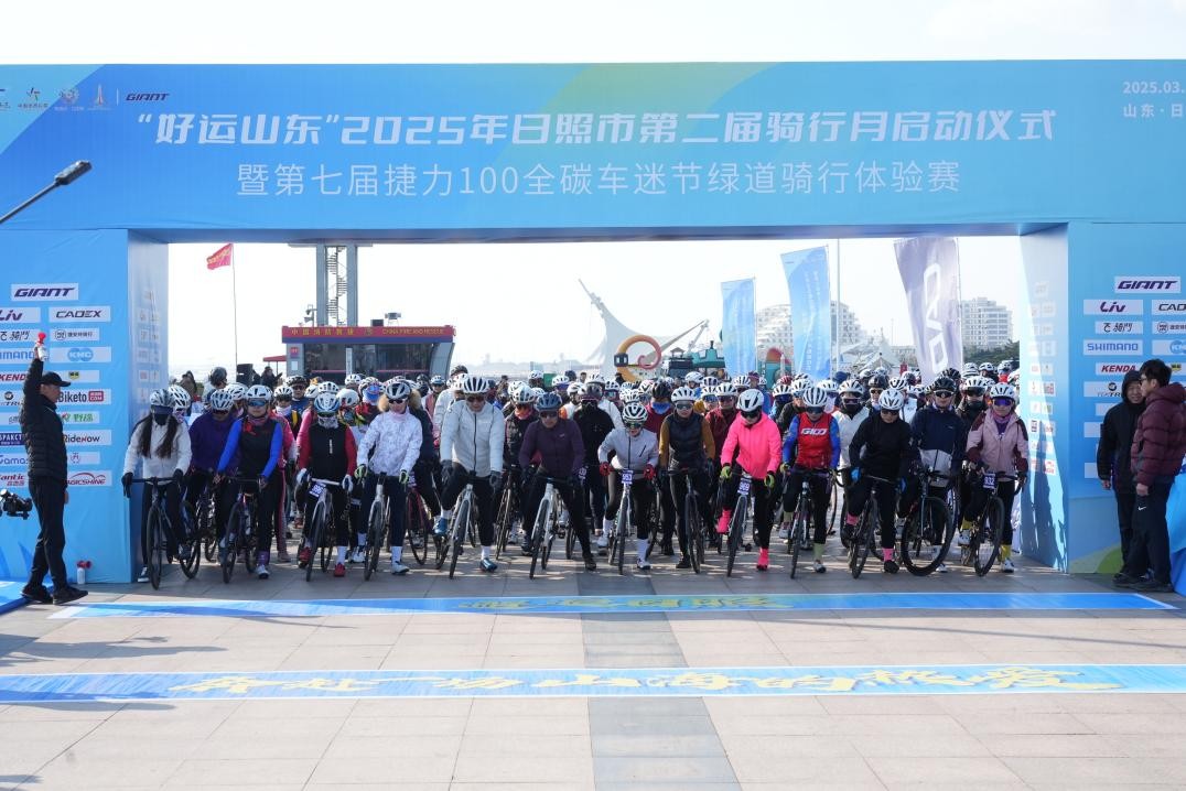 起跑線上選手們蓄勢待發。邱健濤攝