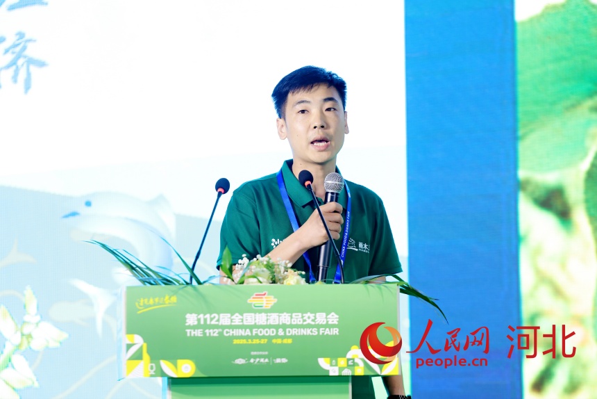 圍場鑫達商貿有限公司銷售經理謝航作分享。人民網記者 周博攝