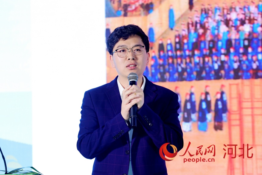 承德泓輝雙合酒業有限公司品牌宣傳部經理孫冬昌作分享。人民網記者 周博攝