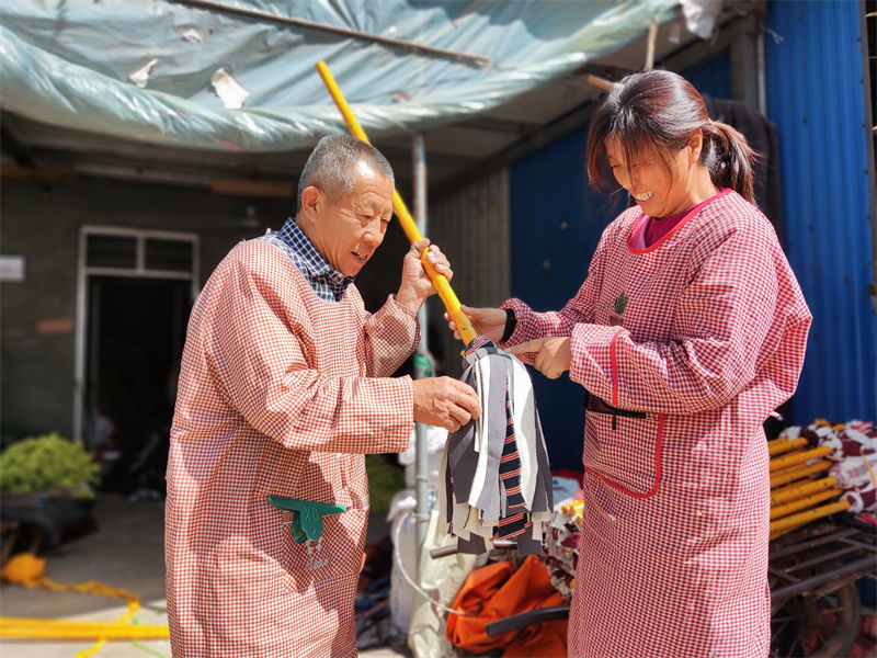 圖為對生產的拖把進行質量抽檢