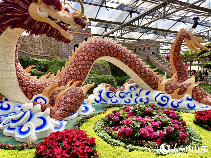 展館內(nèi)的蔬菜文化藝術(shù)景觀。人民網(wǎng) 鄭昕橋攝