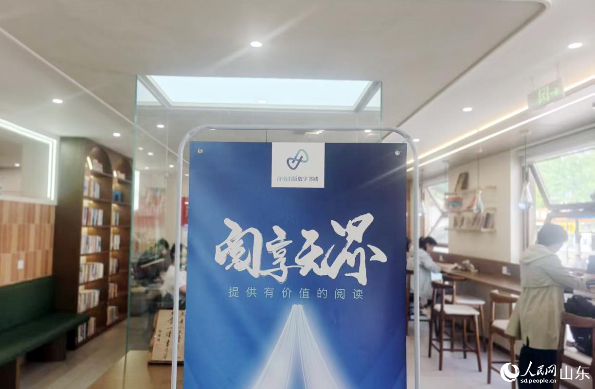 書房里，迎面“閱享無界”四個大字非常醒目。人民網記者 宋翠攝