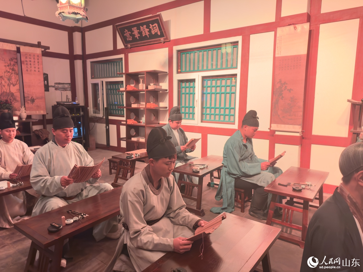 沉浸式書院體驗，現場還原傳統讀書場景。人民網 莊潤澤攝