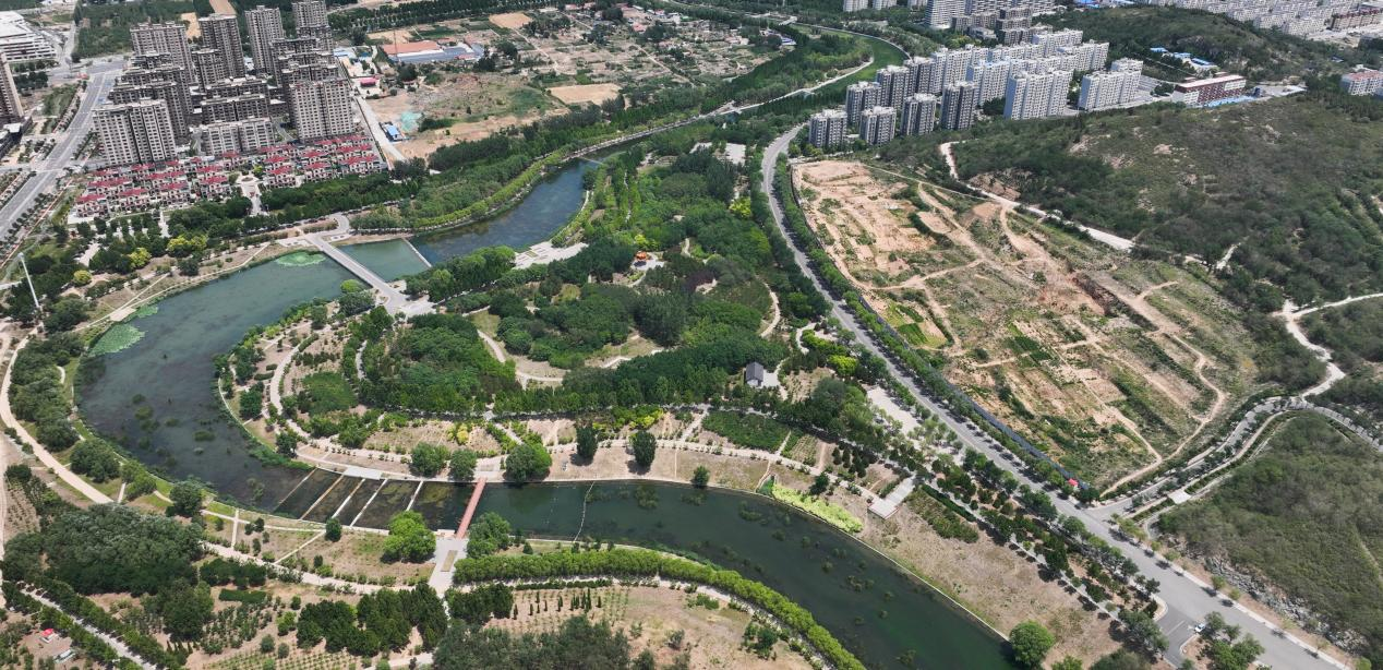 鄒平市黛溪河國家水利風景區，黛溪河蜿蜒穿過鄒平城市區。
