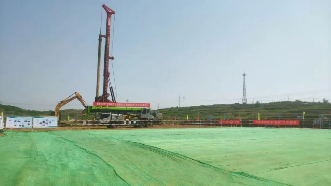 煙威線路北線首基試點。李建攝